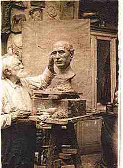 J.-L. à la réalisation du buste de son gendre G. Béraud-Renaud